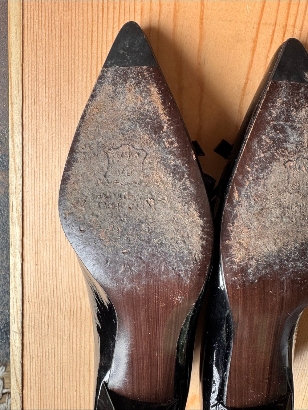 Stuart Weitzman MADE IN ITALY 🇮🇹 Black Patent Pointed-Toe Bow Flats - Picture 8 of 9